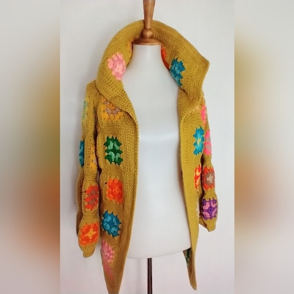 VINTAGE HAND CROCHETED CARDIGAN - Picture 7 of 12